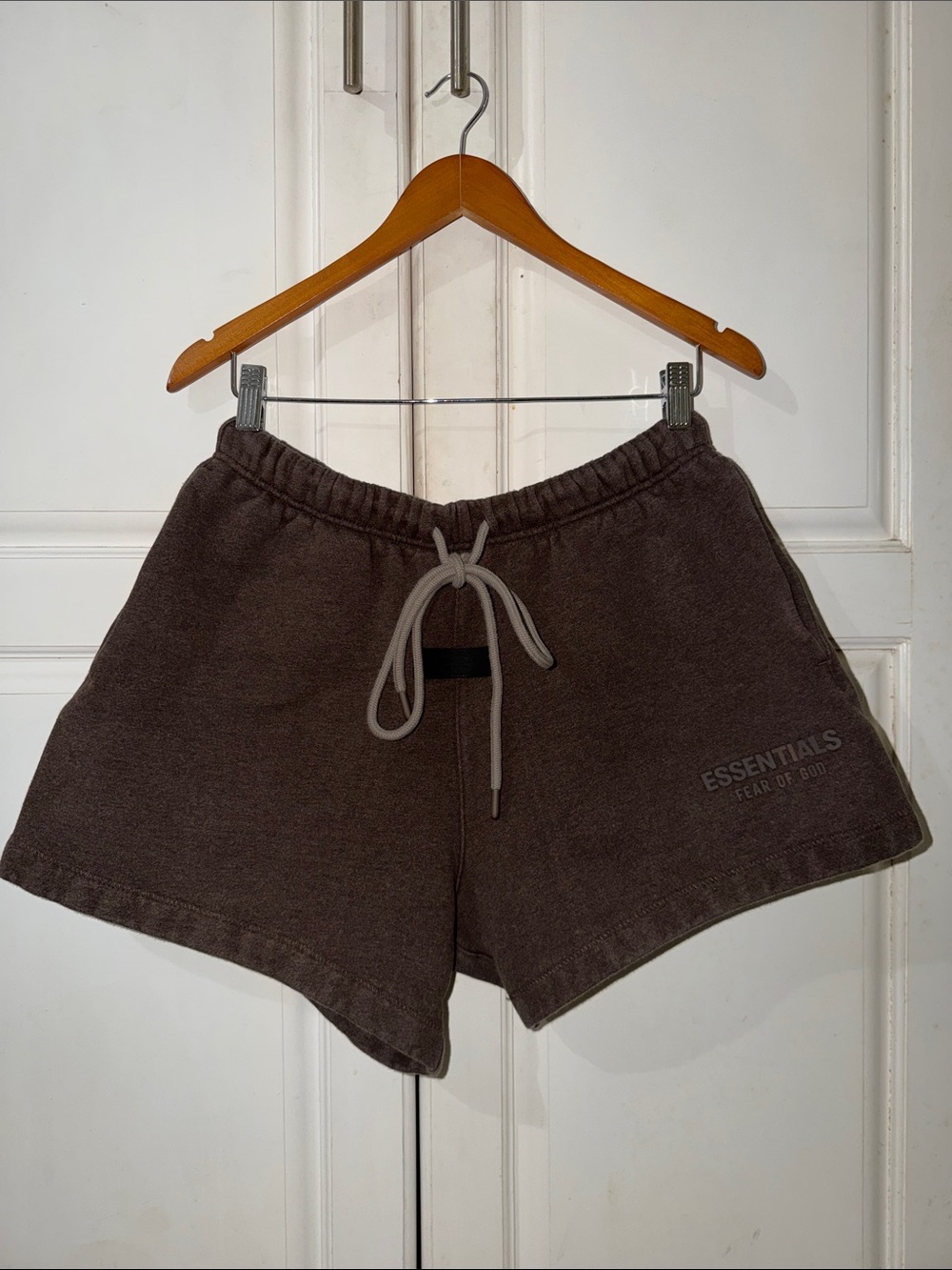 Essentials Fear of God mens Short Pants
Size Small (fits like a Medium)